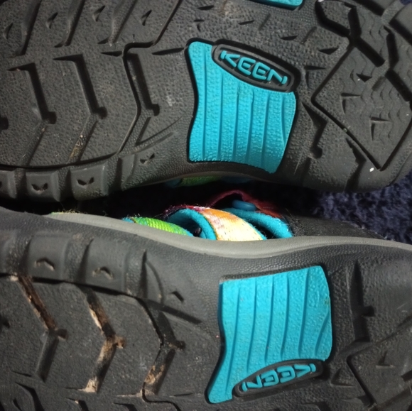 Girls keen. Sandals. Size 9 - Picture 2 of 3